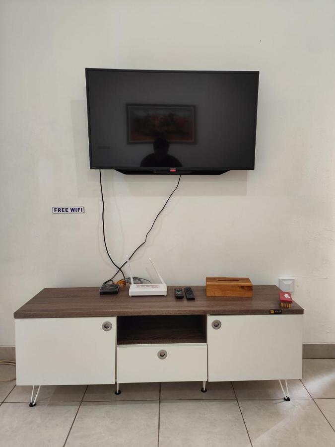 Adiputra Guesthouse 2 By Homiq Ngabean ภายนอก รูปภาพ