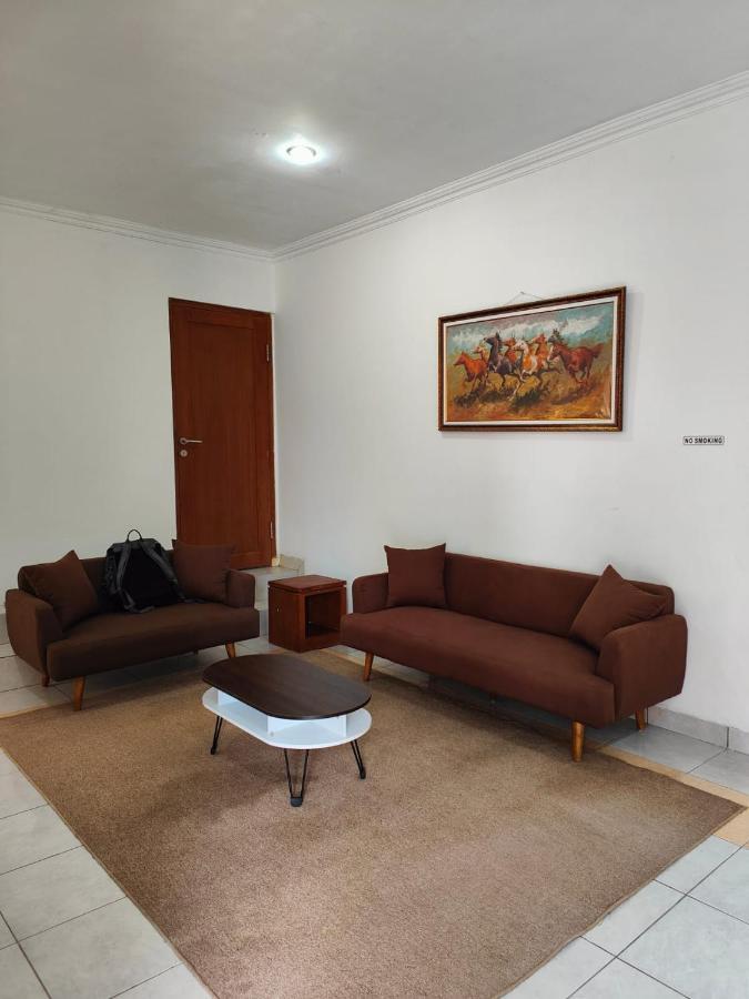 Adiputra Guesthouse 2 By Homiq Ngabean ภายนอก รูปภาพ