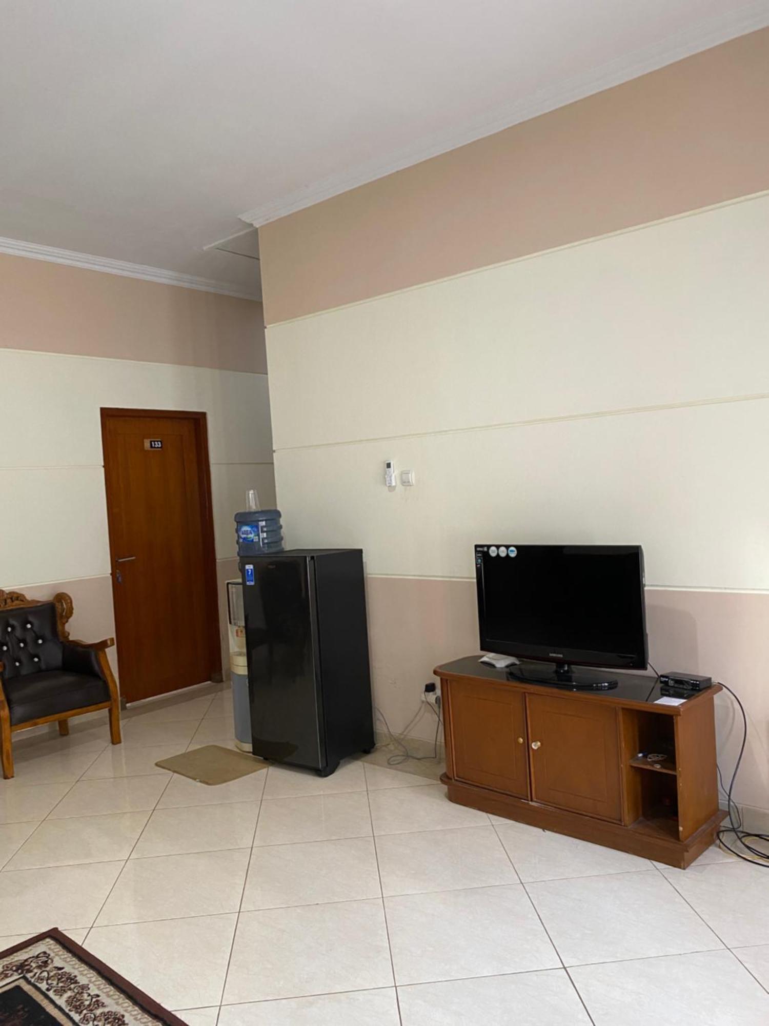 Adiputra Guesthouse 2 By Homiq Ngabean ภายนอก รูปภาพ